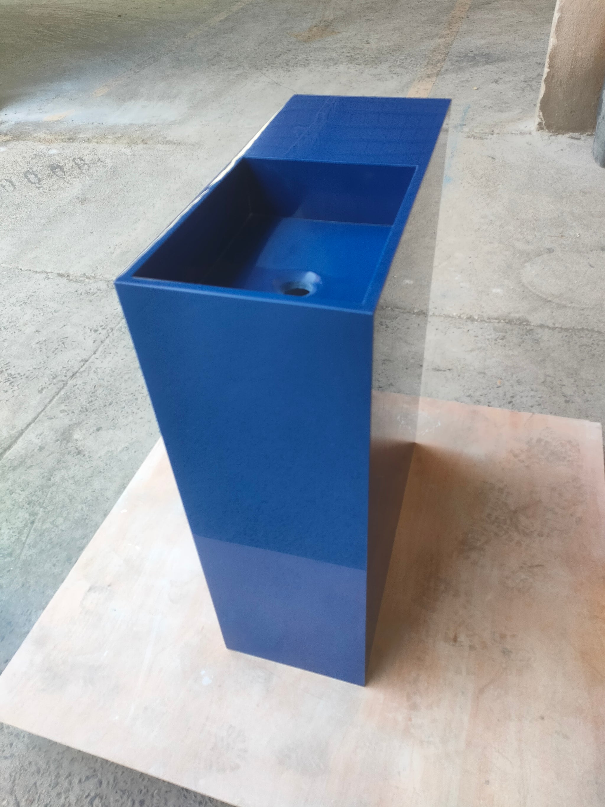 Tahi freestanding pedestal basin- 900mm - Royal Blue Gloss