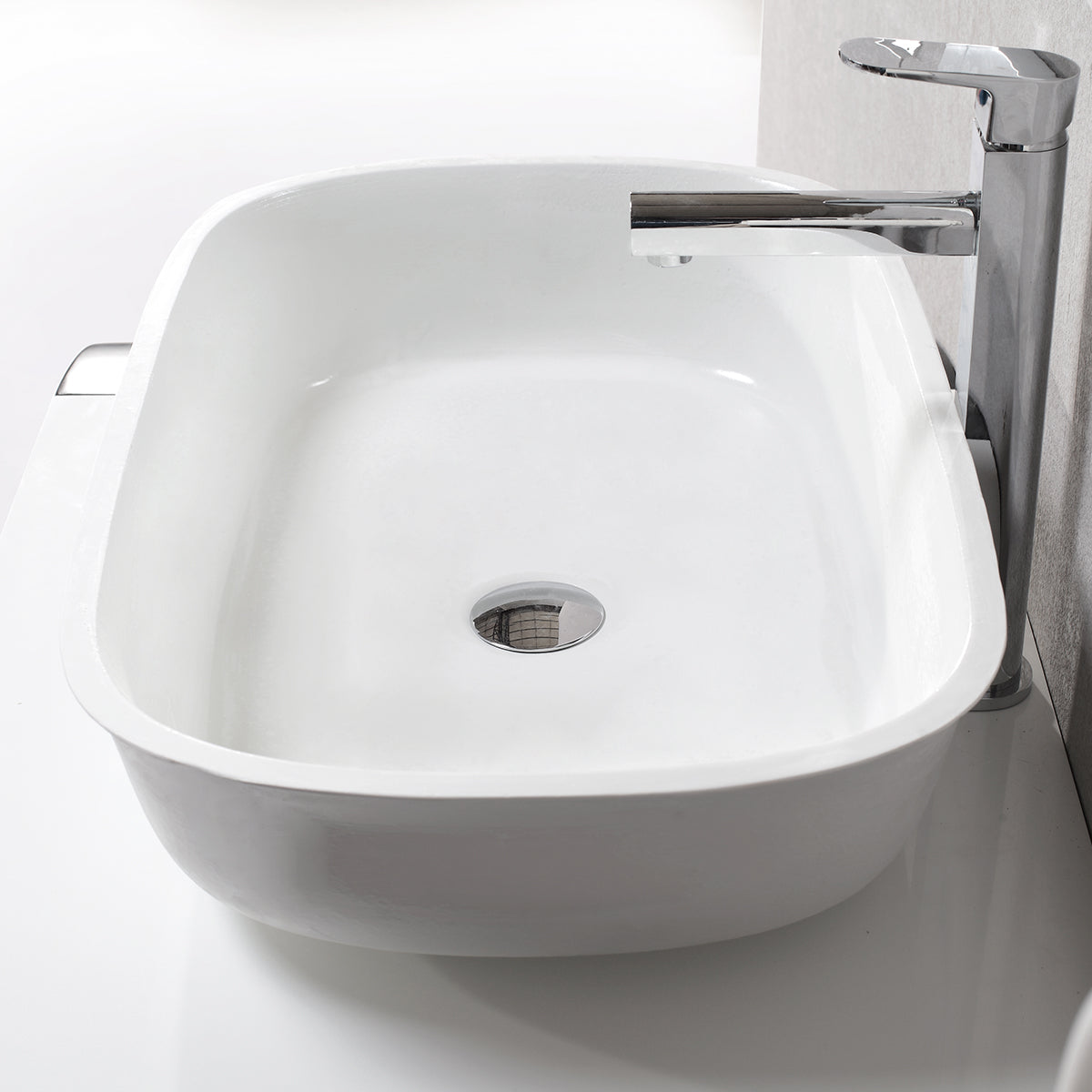 Hugi elegant benchtop basin 590mm - B1053 matt white