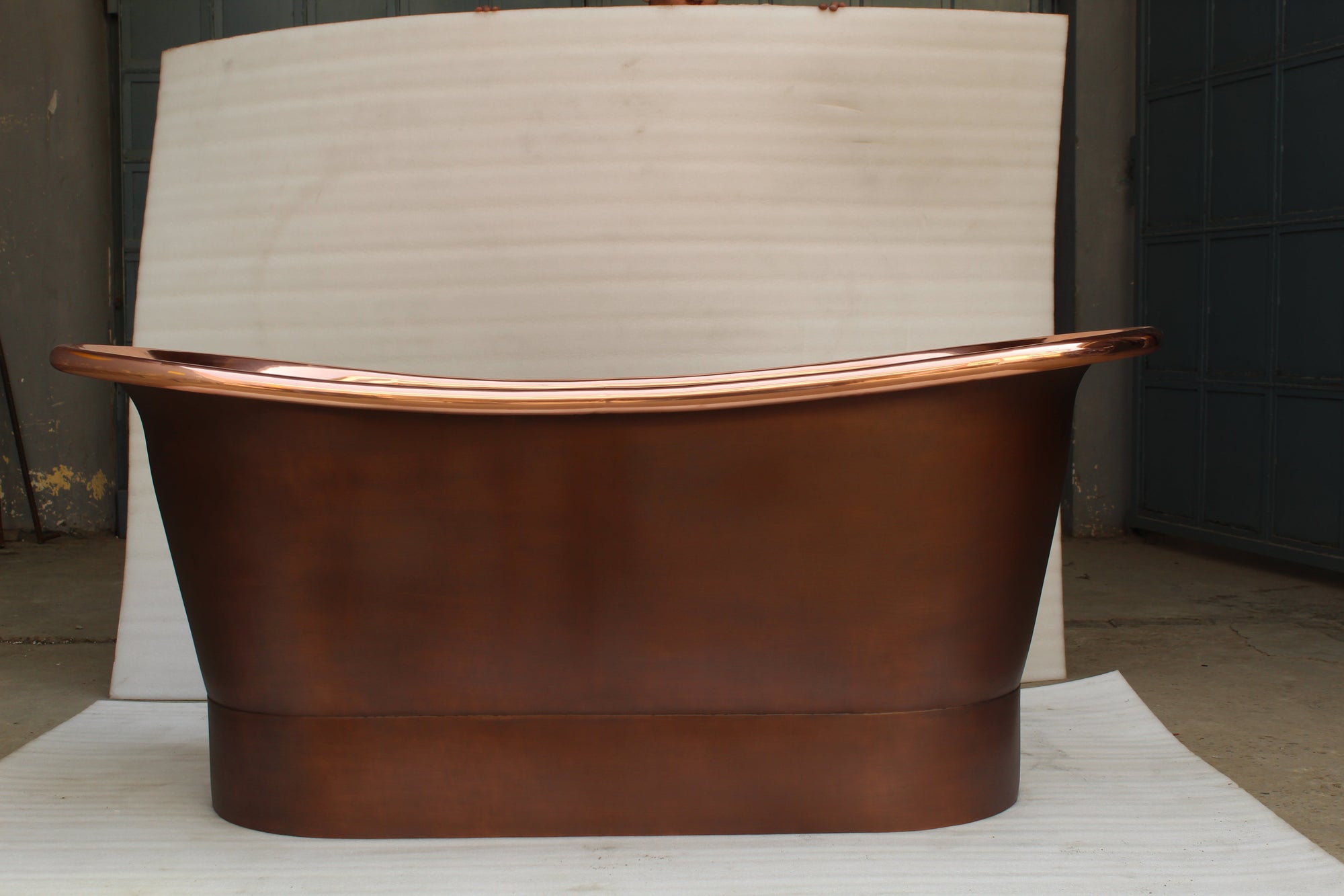 The Copper Bath Tub. Polished inner Copper, Old external Copper. Stonebaths.