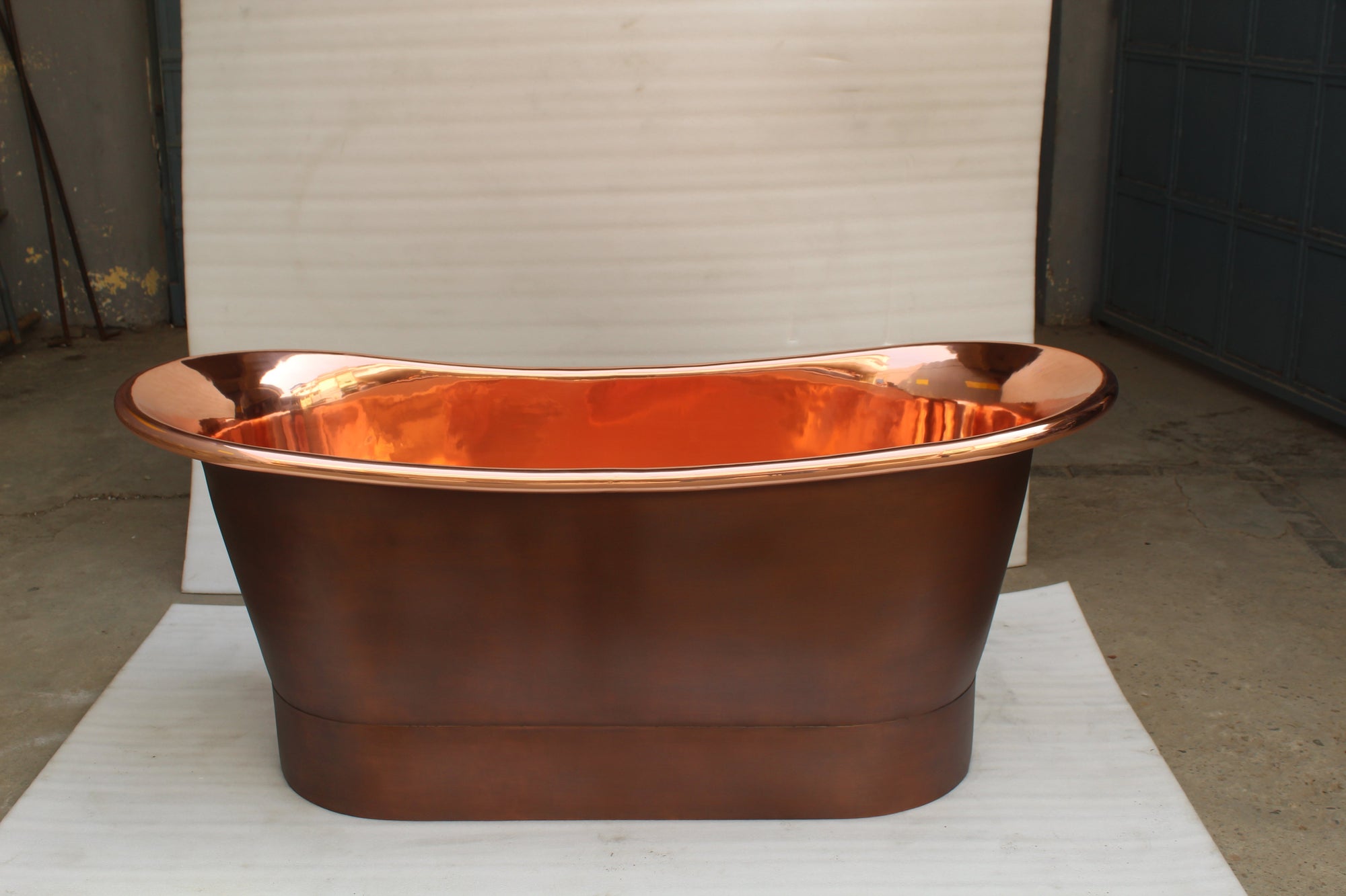 Old and Polished Copper, Double Hammered Slipper Bath 1700mm - CB5010-D67