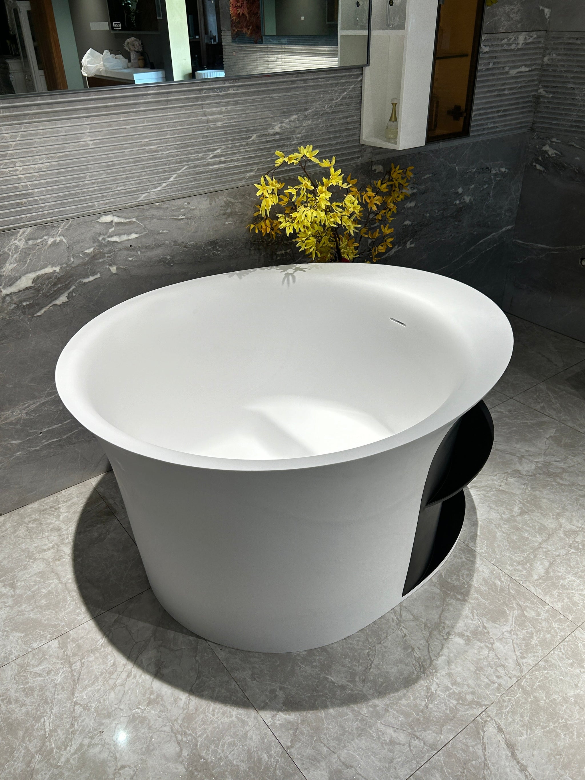 Josei Round Japanese Shelf Soak Tub - 1200mm - MGD01