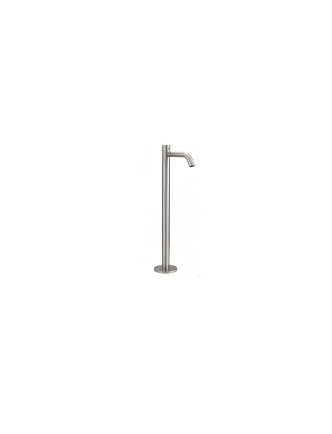 Lennox Marine Grade 316L Stainless Steel. Modern Outdoor bath filler. Available in Brushed Stainless Steel, Brushed Gun Metal, and Brushed Gold. Toka tapware. Stonebaths.